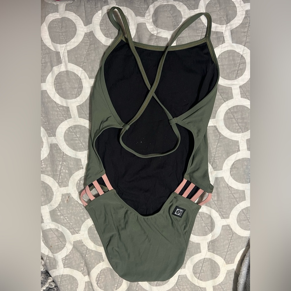 Jolyn One Piece - Julian 2